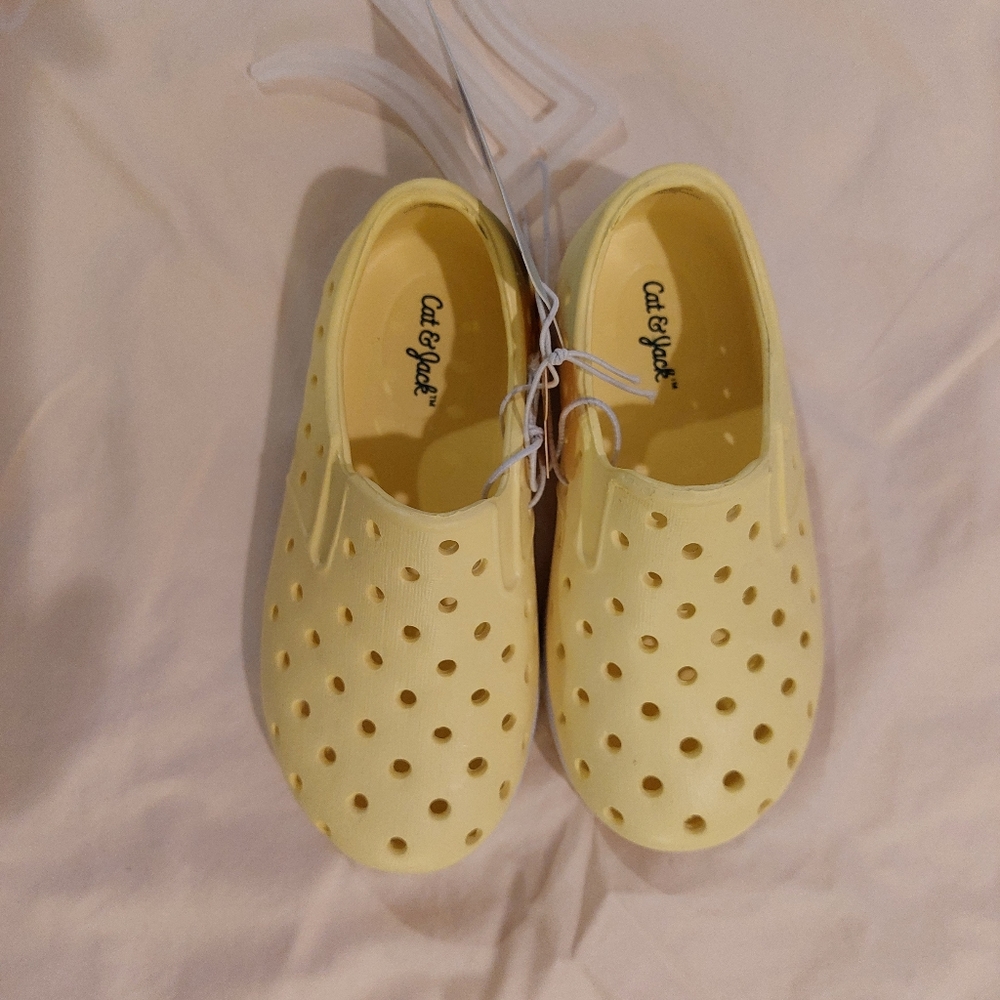 *NWT* Yellow Cat and Jack Shoes Size 7